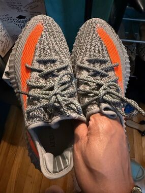 Adidas Yeezy 350 Boost V2